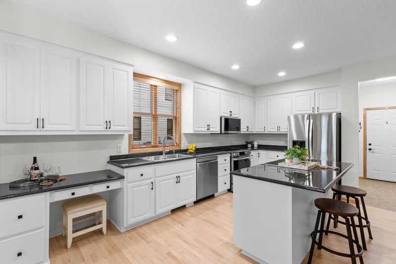 18780 Pathfinder Dr, Eden Prairie, MN 55347