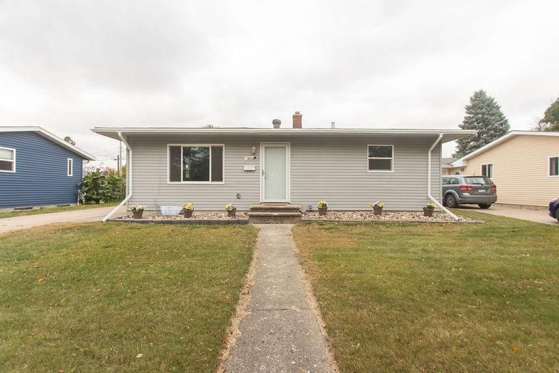 1806 10th Ave N, Moorhead, MN 56560