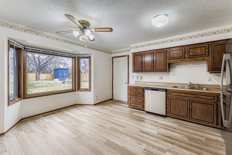 2816 Hillsboro Ave N, New Hope, MN 55427