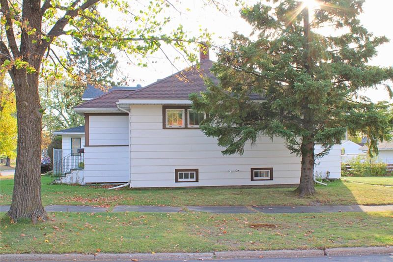 627 3rd St NW, Chisholm, MN 55719