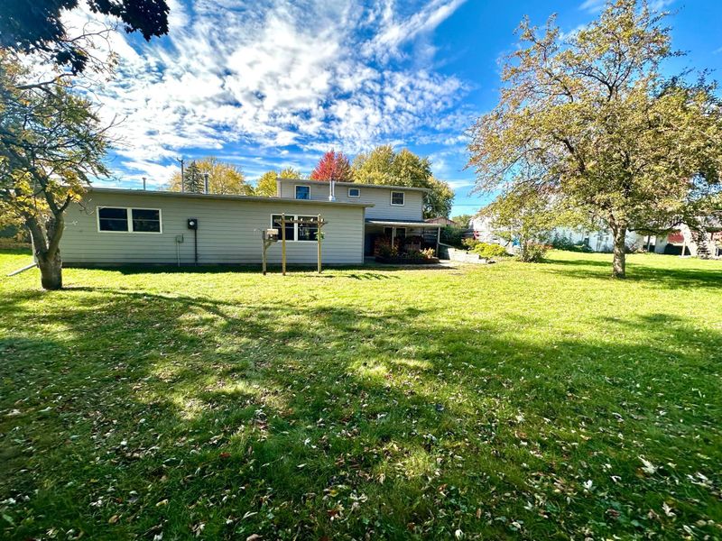 400 8th Ave NW, Kasson, MN 55944