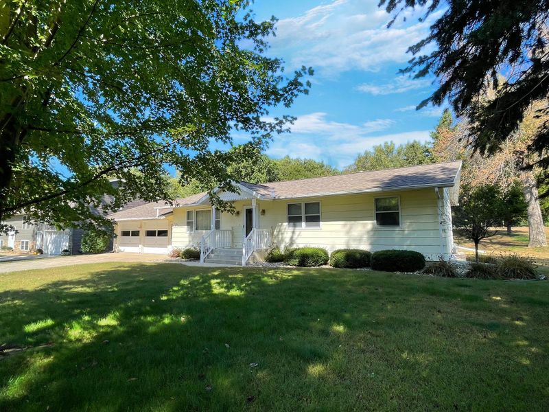 2 Circle Dr, Springfield, MN 56087