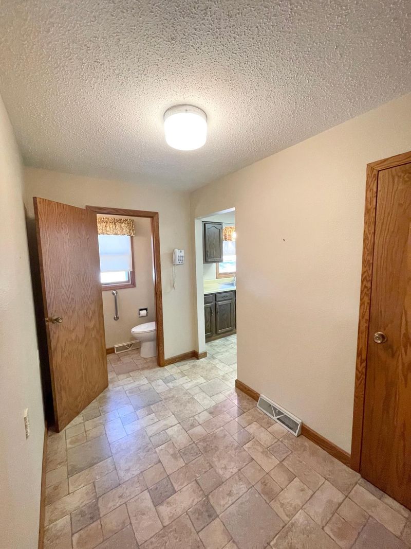 2 Circle Dr, Springfield, MN 56087