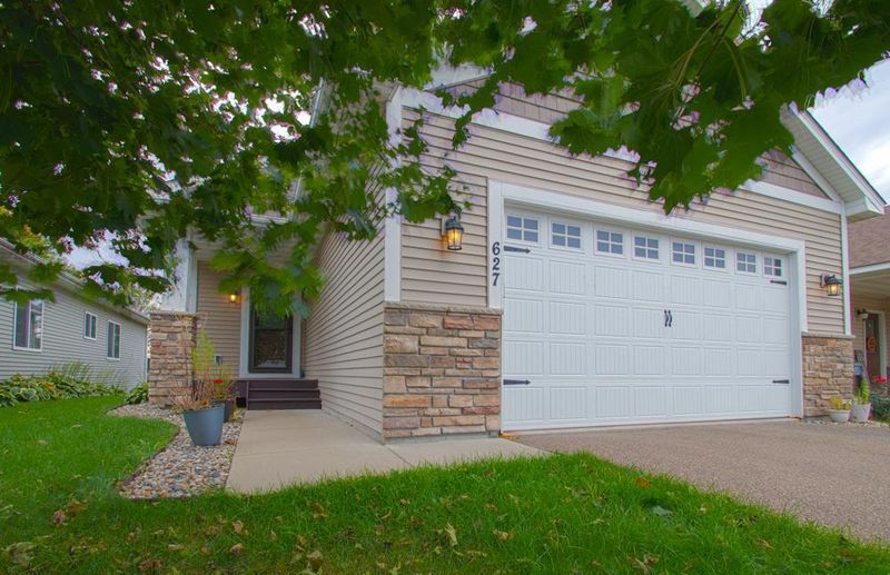 627 Tiffany Ln, Waconia, MN 55387