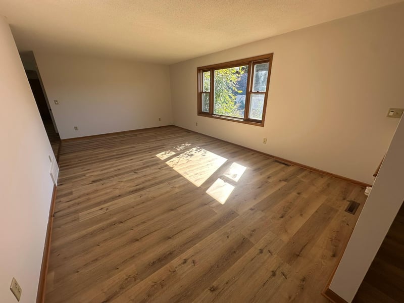 724 Hilltop Dr, Taylors Falls, MN 55084