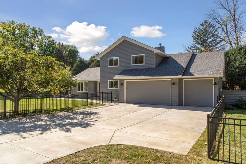 5670 Wedgewood Dr, Excelsior, MN 55331