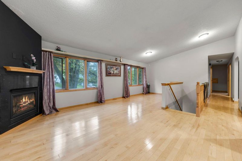 101 Hidden Meadow Ct, Apple Valley, MN 55124