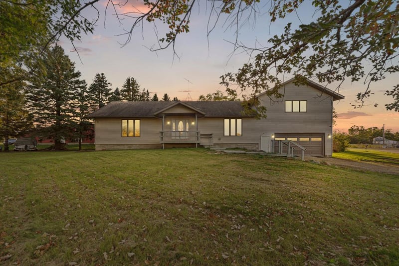 76 Blashack St, Waldorf, MN 56091