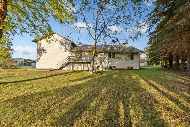 76 Blashack St, Waldorf, MN 56091