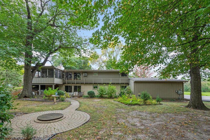 9460 Shady Ln, Chaska, MN 55318