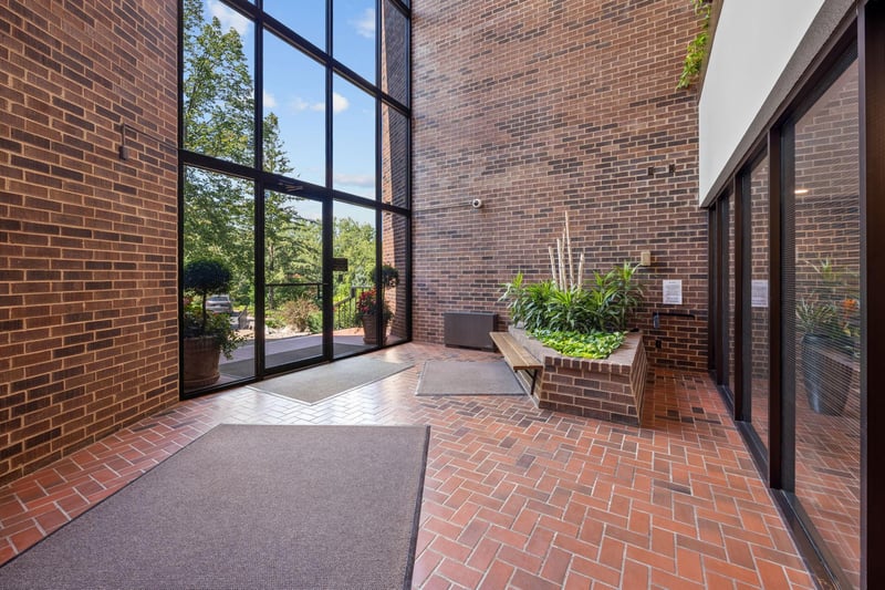 5501 Dewey Hill Rd #330, Edina, MN 55439