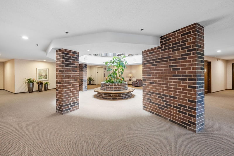 5501 Dewey Hill Rd #330, Edina, MN 55439