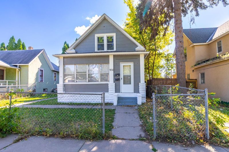 904 Rose Ave E, Saint Paul, MN 55106