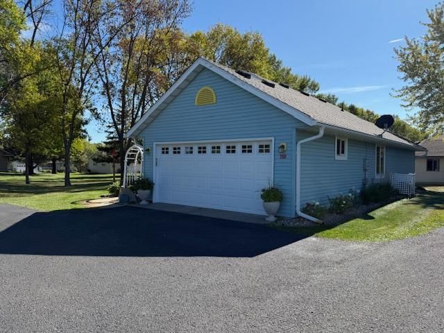 260 Voyager Dr, Alexandria, MN 56308