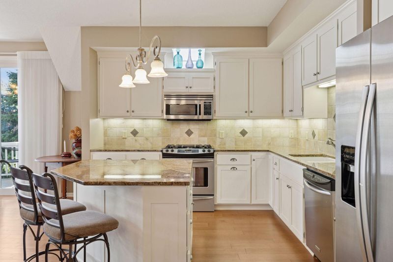 205 Mill St #S205, Excelsior, MN 55331