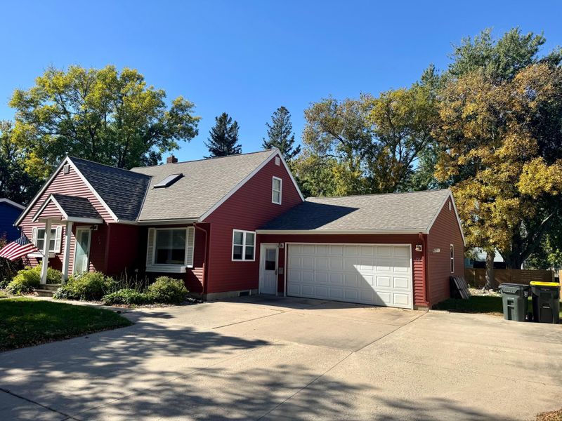 704 S 12th St, Olivia, MN 56277
