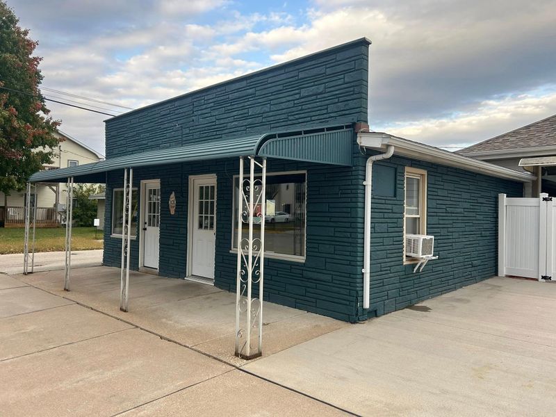 28 N Walnut St, La Crescent, MN 55947