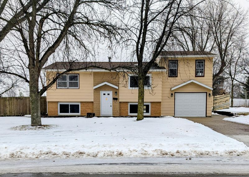 1801 Linn Dr, Owatonna, MN 55060