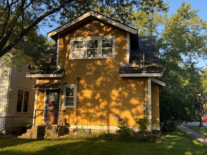 988 Earl St, Saint Paul, MN 55106