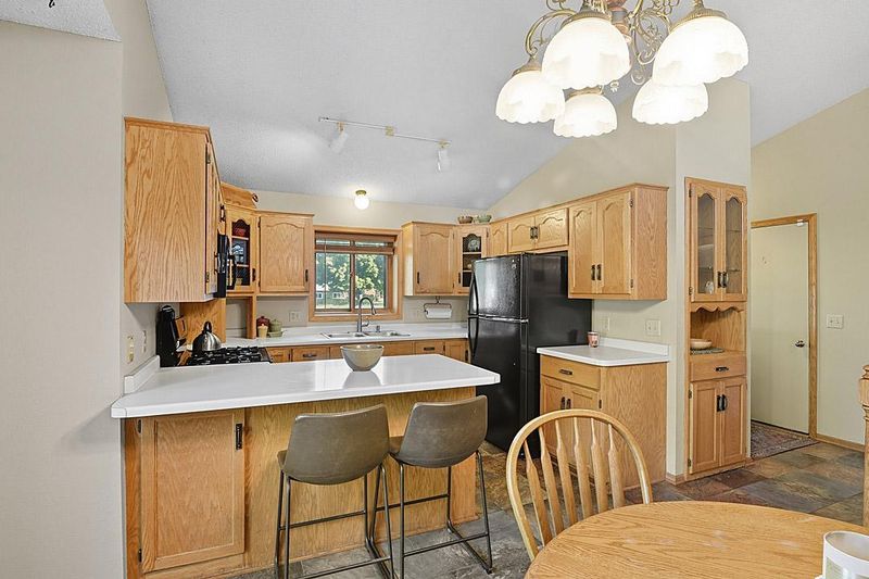 5716 Cardinal Ct, Saint Cloud, MN 56303