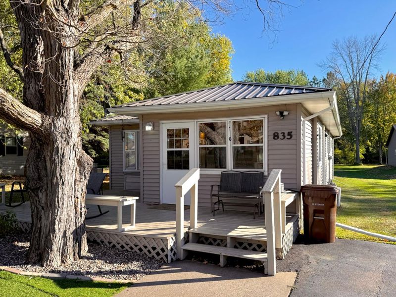 835 Isle St W, Isle, MN 56342