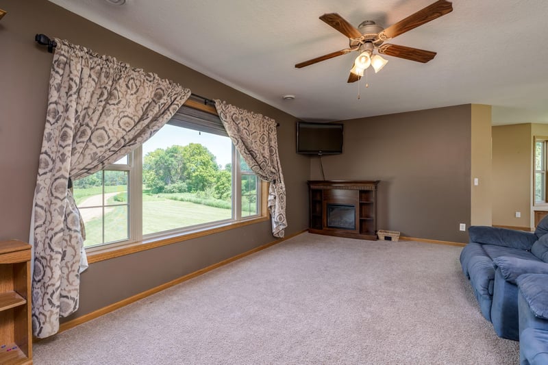 58605 243rd St, Kasota, MN 56050