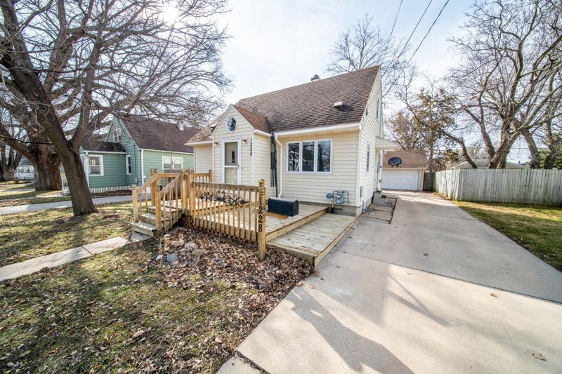 1228 4th St Ne, Rochester, MN 55906