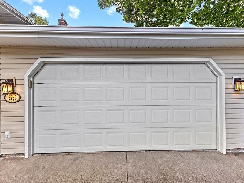 3736 Centerville Rd, Vadnais Heights, MN 55127