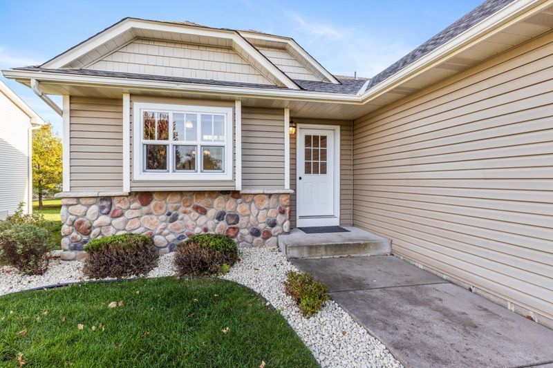 140 Stallion Ln, Lino Lakes, MN 55014