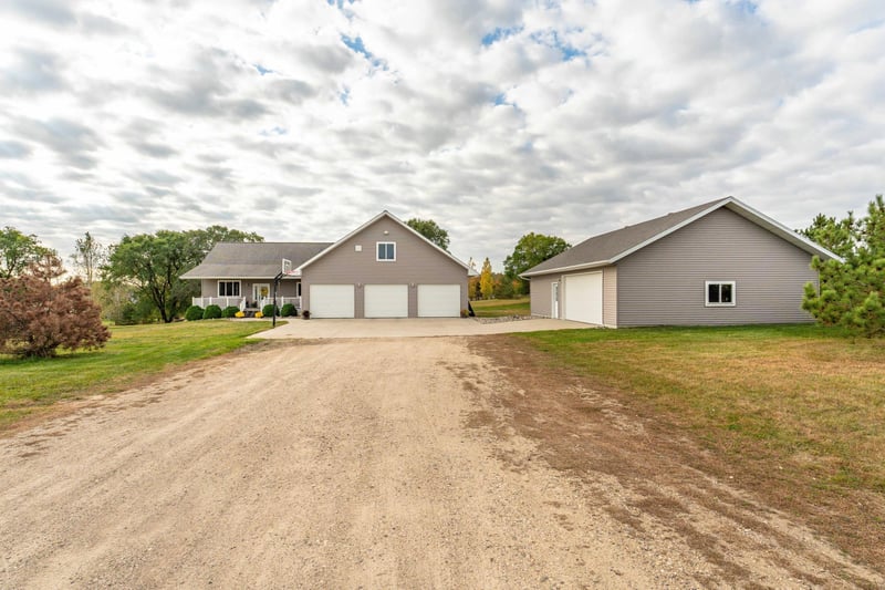 23082 Highland Dr, Fergus Falls, MN 56537