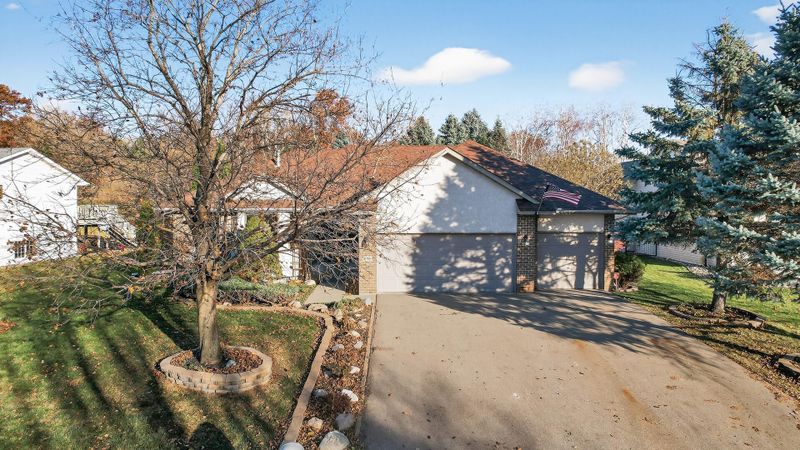 858 Sterling St S, Maplewood, MN 55119