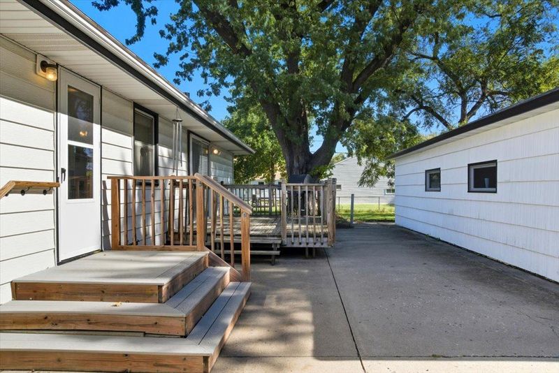 6308 Utah Ave N, Brooklyn Park, MN 55428