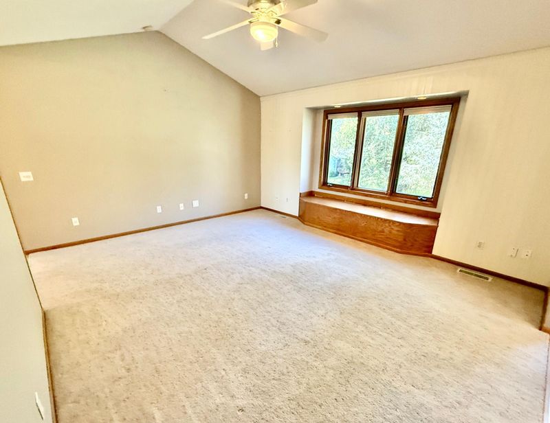 2104 6th Ave SE, Willmar, MN 56201
