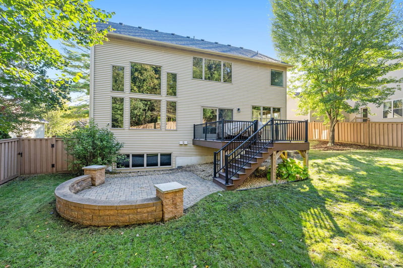 2295 Gervais Hills Dr, Little Canada, MN 55117