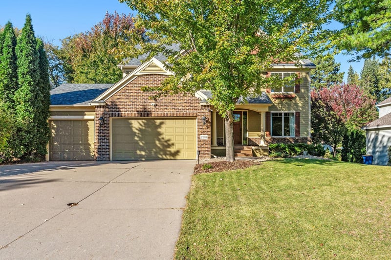 2295 Gervais Hills Dr, Little Canada, MN 55117