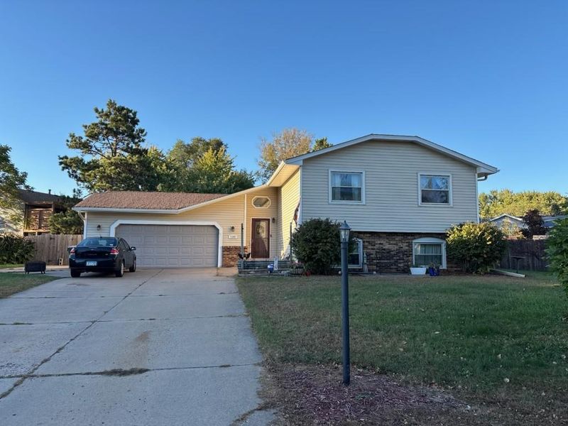1285 105th Ave NW, Coon Rapids, MN 55433