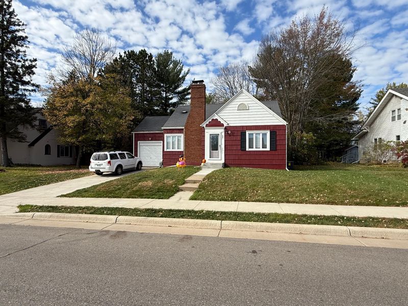 627 1st St, Nashwauk, MN 55769
