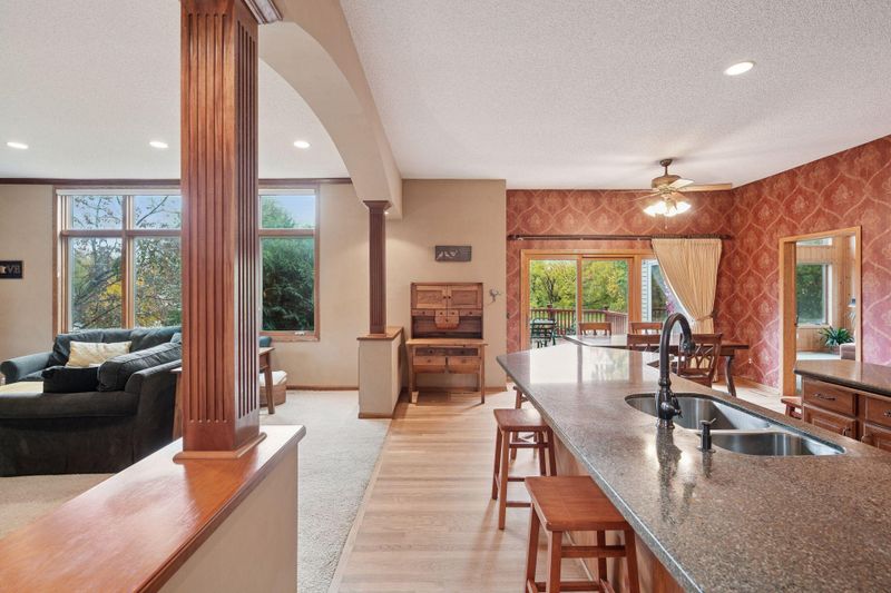 2263 Stone Creek Ln E, Chanhassen, MN 55317