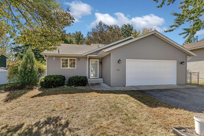 314 Pleasant Ridge Dr, Sauk Rapids, MN 56379