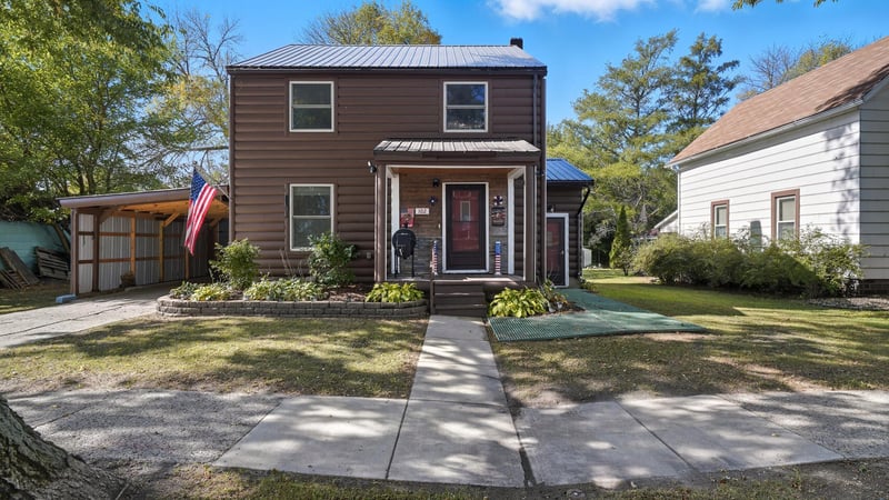 102 N School St, Delavan, MN 56023