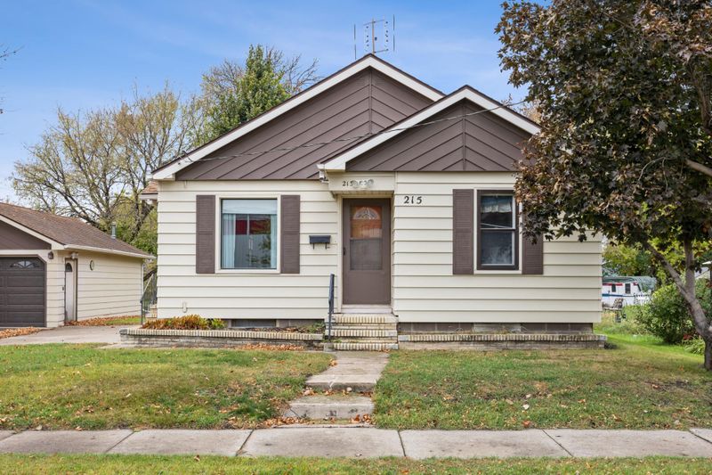215 16th St N, Moorhead, MN 56560