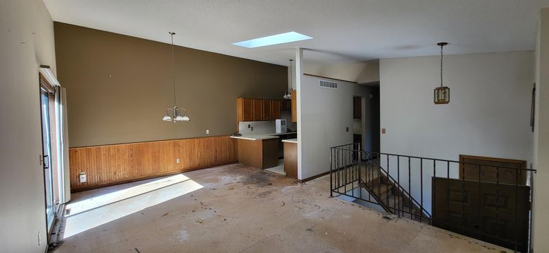 1302 Deercliff Ln, Eagan, MN 55123