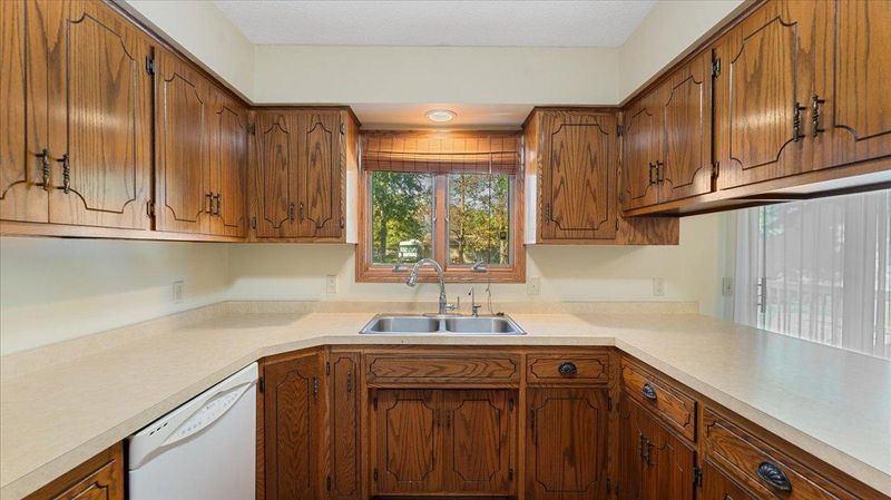 622 Spruce St, Paynesville, MN 56362