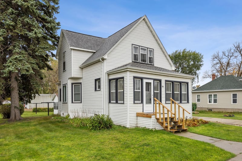 407 1st Ave SE, Dilworth, MN 56529