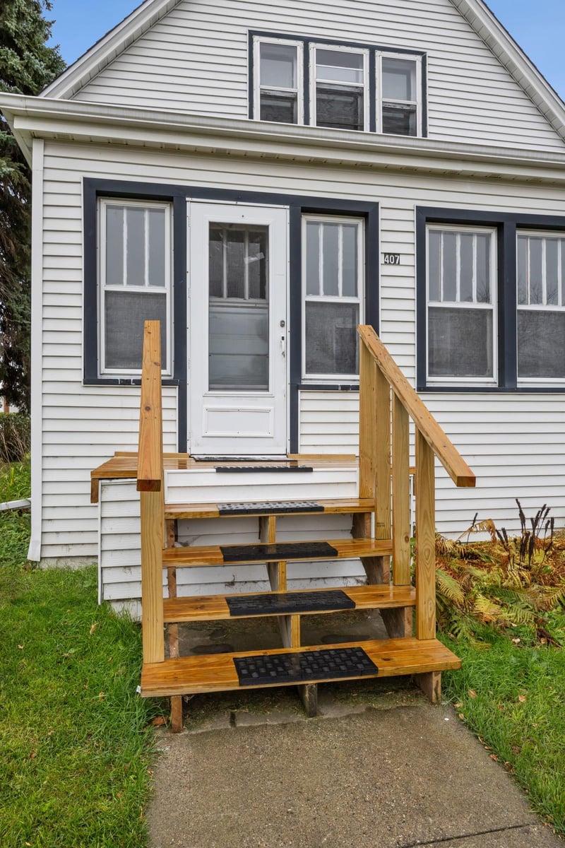 407 1st Ave SE, Dilworth, MN 56529