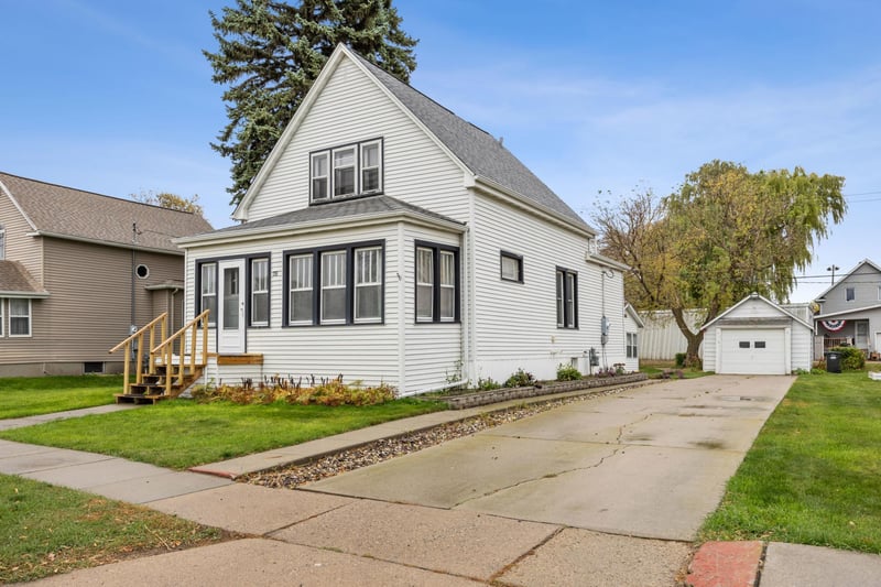 407 1st Ave SE, Dilworth, MN 56529