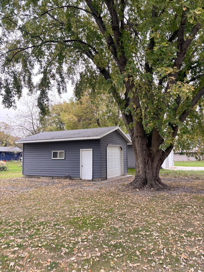 232 7th St N, Kandiyohi, MN 56251
