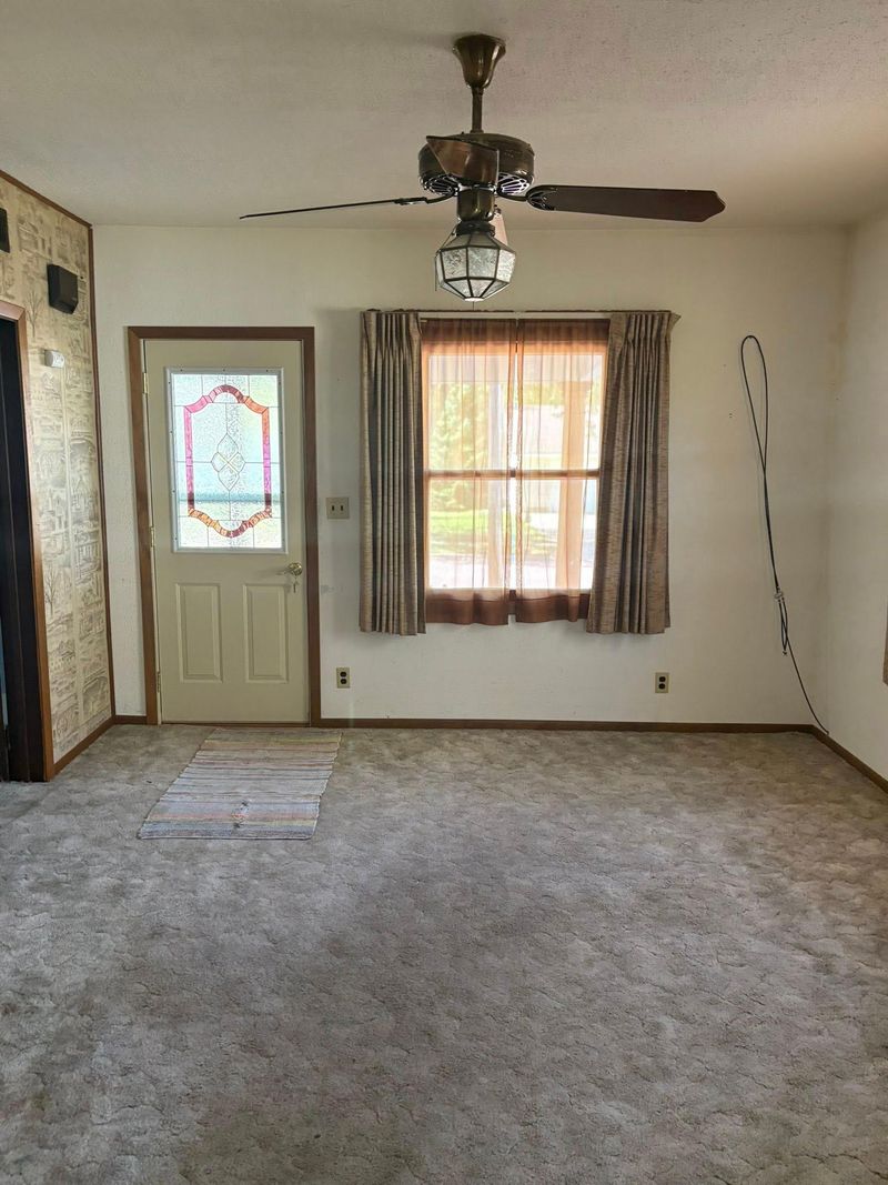 521 6th St SW, Waseca, MN 56093