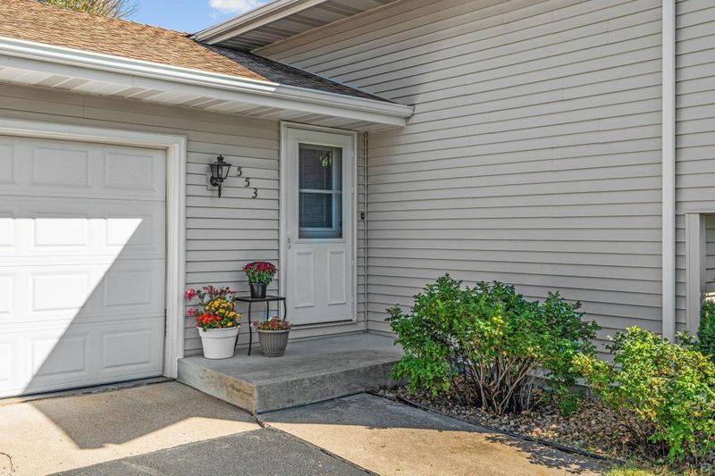 553 Westfield Ln, Vadnais Heights, MN 55127