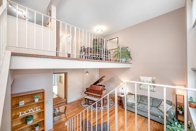 1005 W 104th St, Bloomington, MN 55431